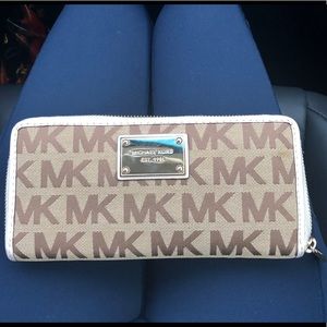 Michael Kors slim wallet